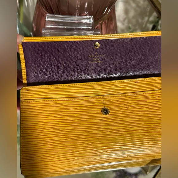 LOUIS VUITTON YELLOW EPI PORTE FEUILLE SARAH LONG WALLET NO BOX - Picture 7 of 17